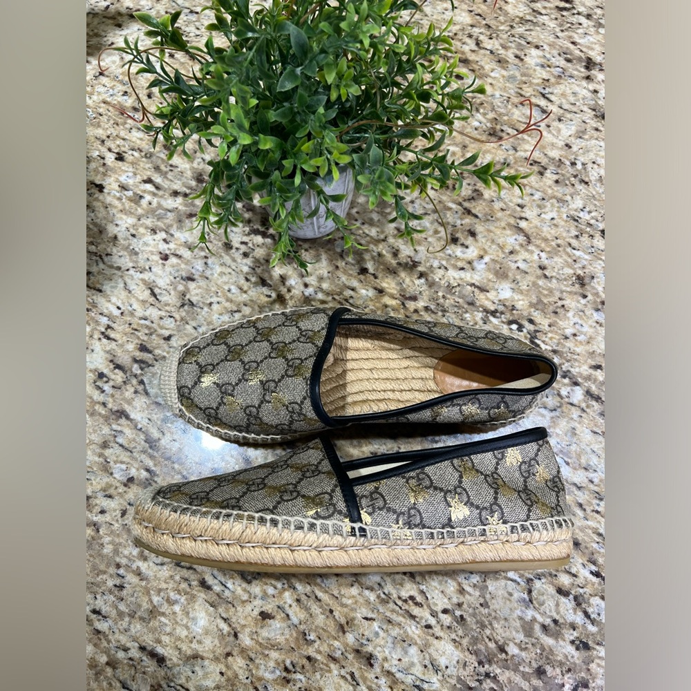 GUCCI  Beige Gold GG Supreme Canvas Leather Bee Espadrilles 38